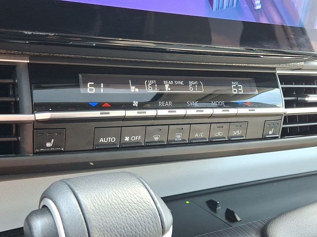 Thumbnail: 2025 Toyota Sienna - 17