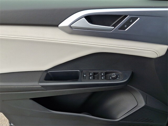 Thumbnail: 2025 Volkswagen Taos - 12