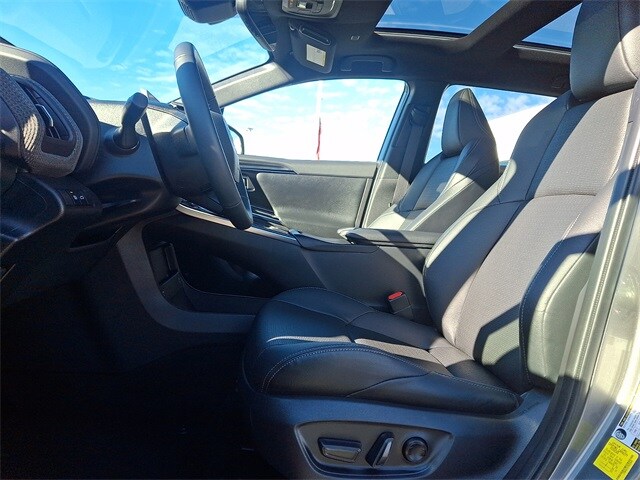 Thumbnail: 2023 Toyota bZ4X - 13