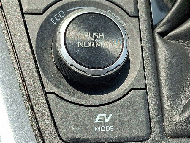 2024 Toyota RAV4 XLE 25