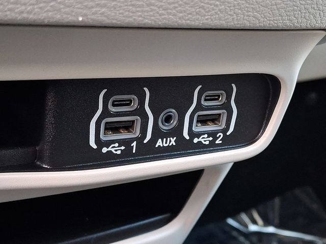 Thumbnail: 2023 Chrysler Voyager - 24