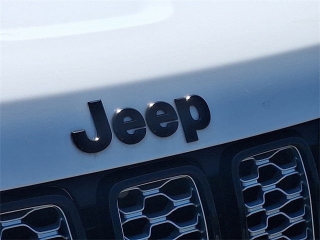 Thumbnail: 2022 Jeep Grand Cherokee - 4