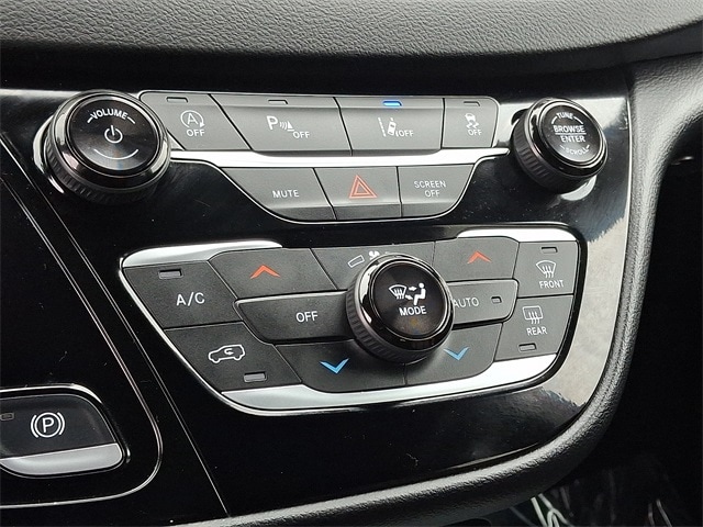 Thumbnail: 2025 Chrysler Pacifica - 17