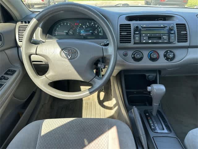 2004 Toyota Camry LE 2