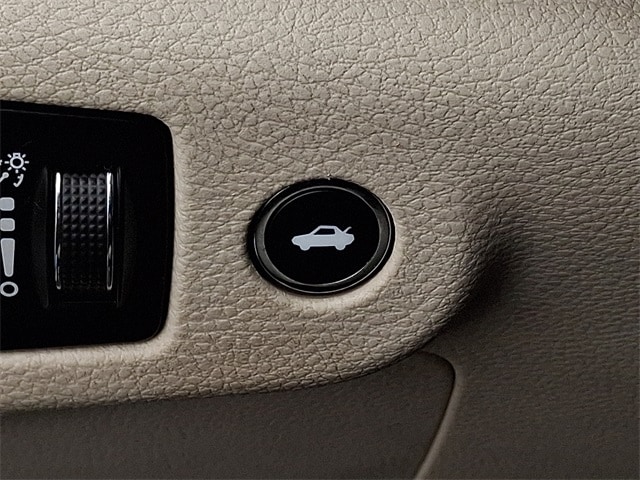 Thumbnail: 2015 Chrysler 200 - 26