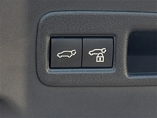 Thumbnail: 2023 Toyota bZ4X - 31