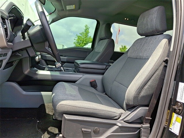 2022 Ford F-150 Lightning XLT 13