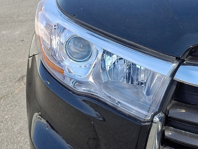 Thumbnail: 2016 Toyota Highlander - 9