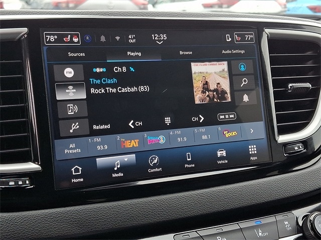 Thumbnail: 2025 Chrysler Pacifica - 18