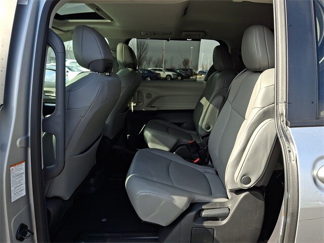 Thumbnail: 2024 Toyota Sienna - 11