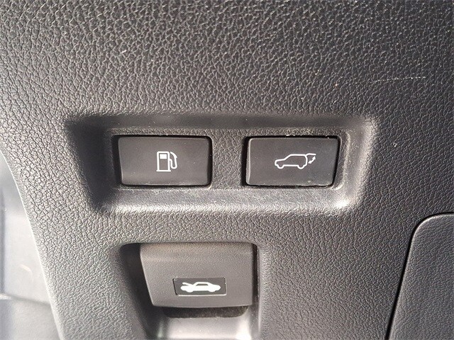 Thumbnail: 2021 Lexus UX - 26