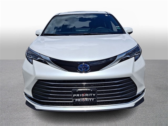 Thumbnail: 2025 Toyota Sienna - 2