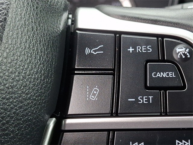 Thumbnail: 2023 Toyota Highlander - 27