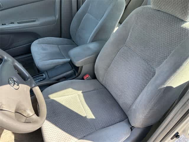 2004 Toyota Camry LE 12