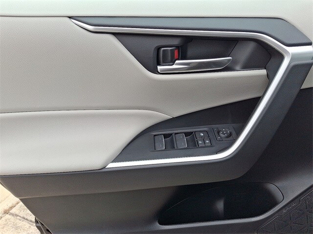 Thumbnail: 2025 Toyota RAV4 - 10