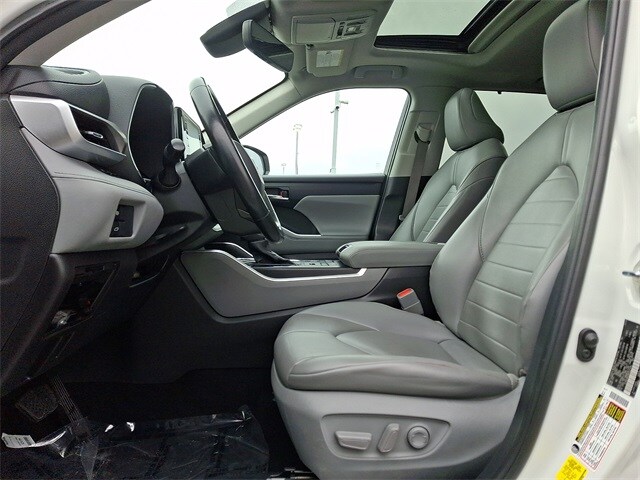 Thumbnail: 2021 Toyota Highlander - 14