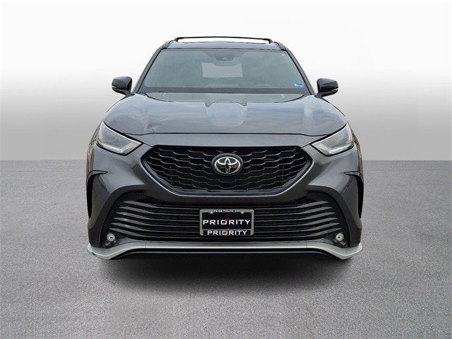 Thumbnail: 2023 Toyota Highlander - 2