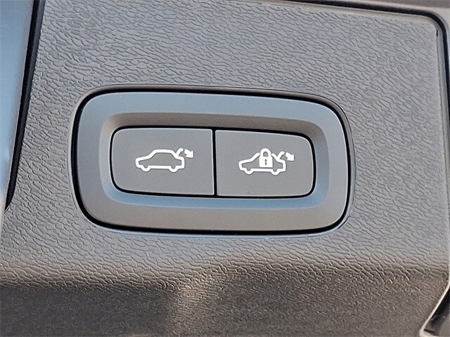 Thumbnail: 2024 Volvo XC60 - 27