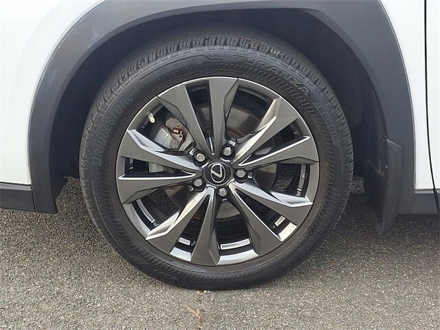 Thumbnail: 2021 Lexus UX - 8