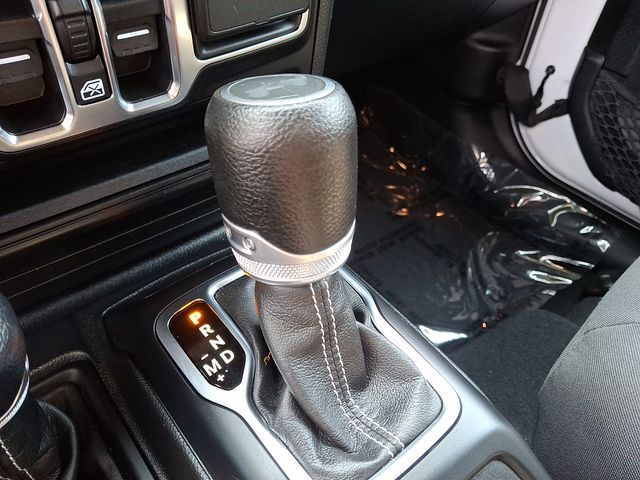 Thumbnail: 2022 Jeep Wrangler - 15