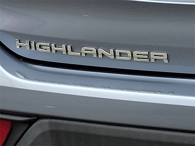Thumbnail: 2023 Toyota Highlander - 32