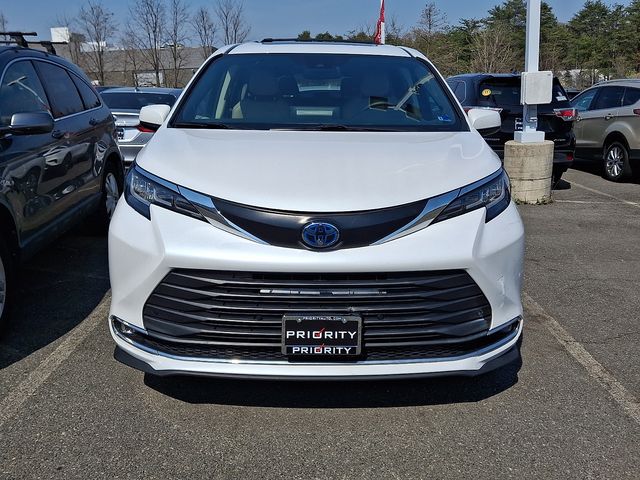 Thumbnail: 2022 Toyota Sienna - 4