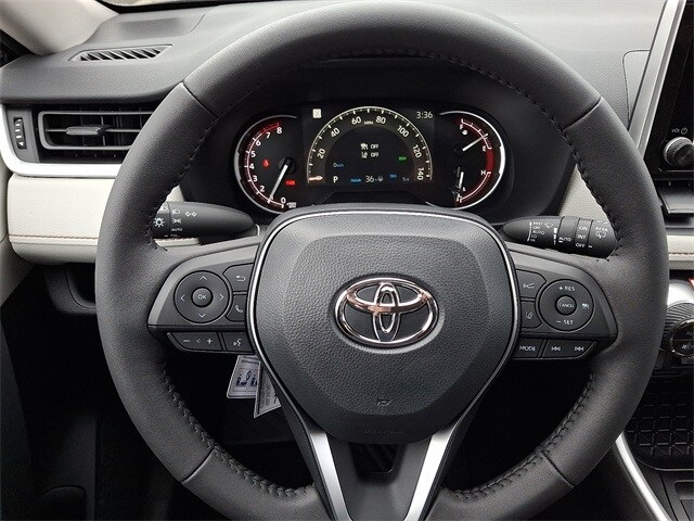 Thumbnail: 2025 Toyota RAV4 - 17