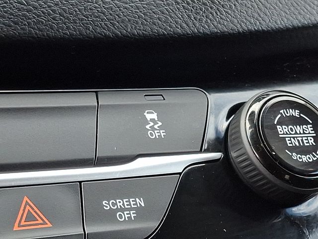 Thumbnail: 2023 Chrysler Voyager - 25