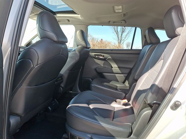 Thumbnail: 2024 Toyota Highlander - 10