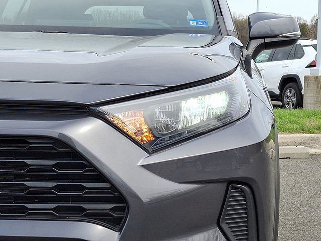 Thumbnail: 2022 Toyota RAV4 - 9