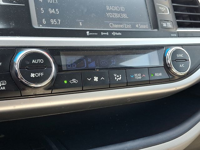 Thumbnail: 2016 Toyota Highlander - 17