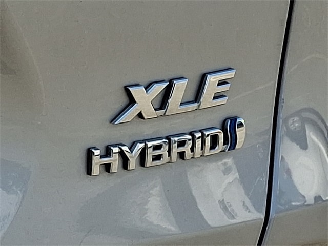 Thumbnail: 2020 Toyota RAV4 - 31