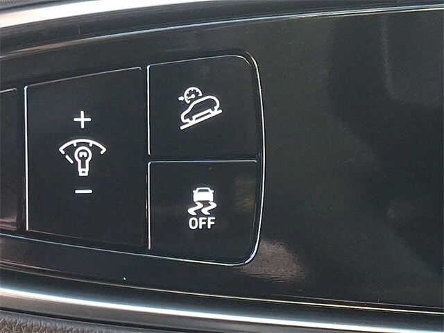 Thumbnail: 2025 Genesis GV70 - 24