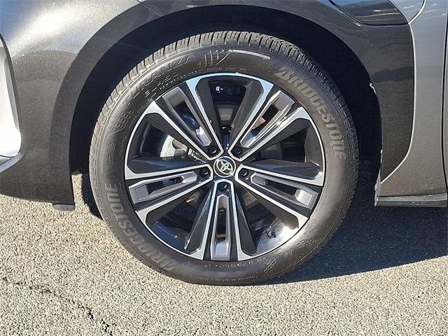 Thumbnail: 2023 Toyota bZ4X - 8