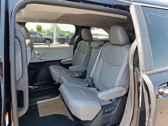 Thumbnail: 2025 Toyota Sienna - 10