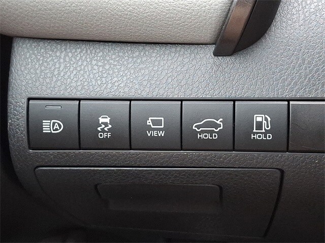 Thumbnail: 2020 Toyota Camry - 25