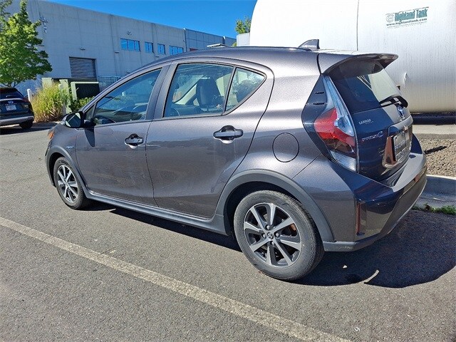 Thumbnail: 2018 Toyota Prius c - 8