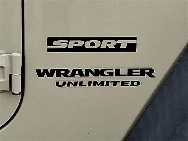 Thumbnail: 2017 Jeep Wrangler - 9