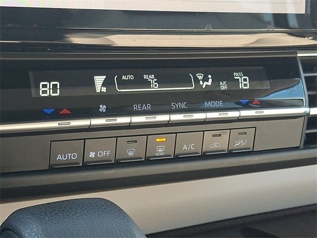 Thumbnail: 2022 Toyota Sienna - 16