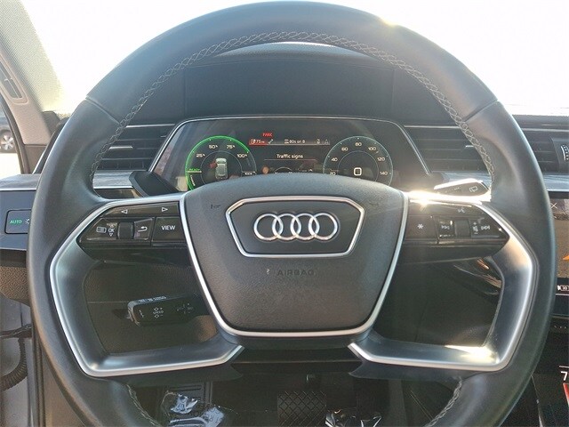 Thumbnail: 2022 Audi e-tron - 20