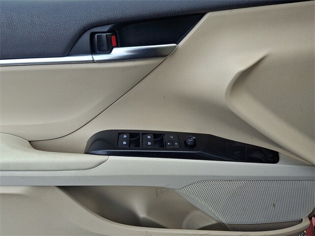 Thumbnail: 2018 Toyota Camry - 12