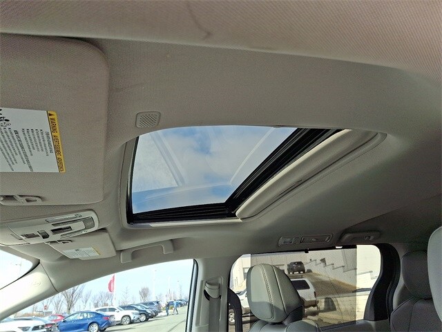 Thumbnail: 2024 Toyota Sienna - 17