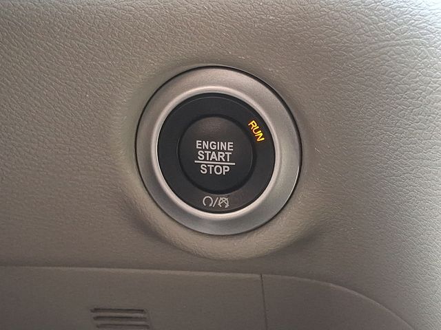 Thumbnail: 2023 Chrysler Pacifica - 23