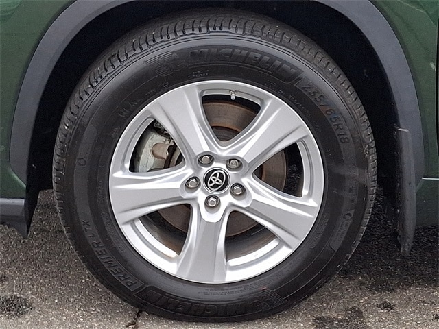 Thumbnail: 2023 Toyota Highlander - 8