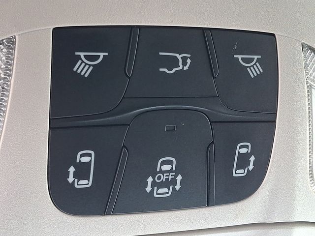 Thumbnail: 2023 Chrysler Voyager - 28