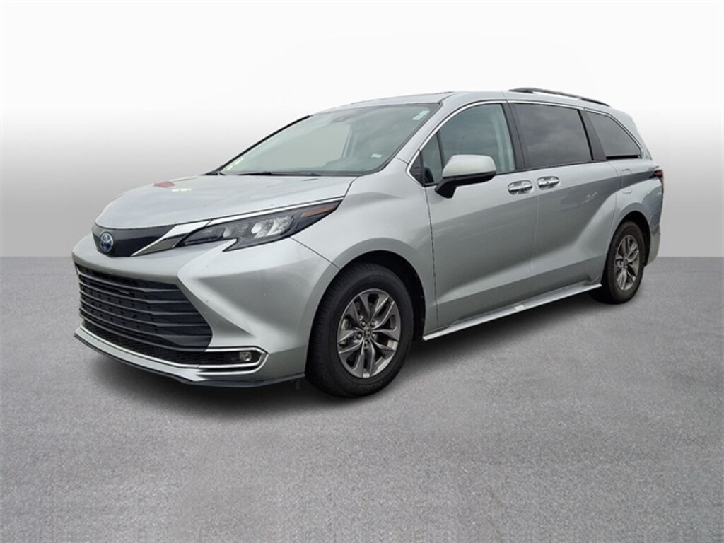 Used 2024 Toyota Sienna XLE Minivan/Van
