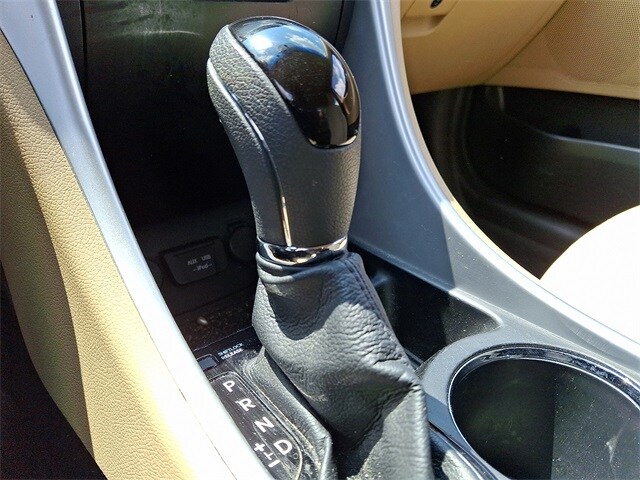Thumbnail: 2011 Hyundai Sonata - 14