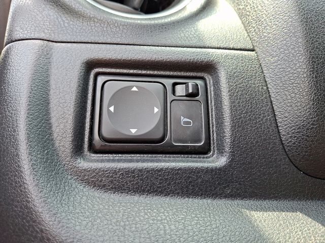 Thumbnail: 2015 Nissan Versa Note - 20