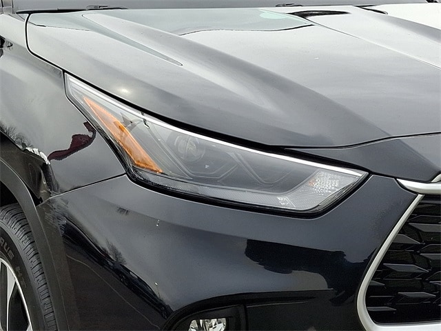 Thumbnail: 2022 Toyota Highlander - 8