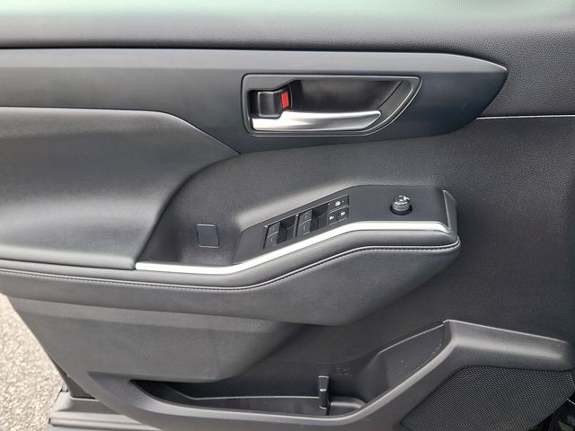 Thumbnail: 2024 Toyota Highlander - 14